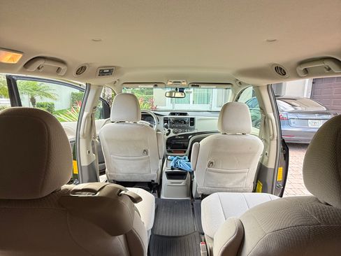 Used 2013 Toyota Sienna LE image 5