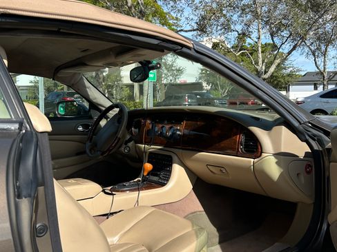 Used 2001 Jaguar XK8 Convertible image 10
