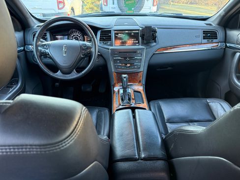 Used 2014 Lincoln MKS AWD w/ Equipment Group 101A image 5