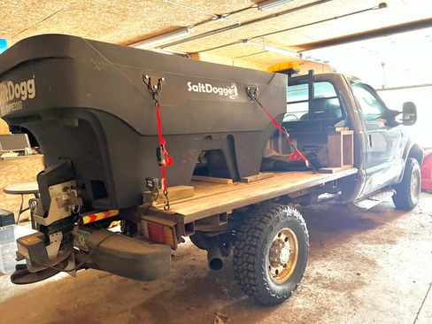 Used 2004 Ford F350 XLT image 9