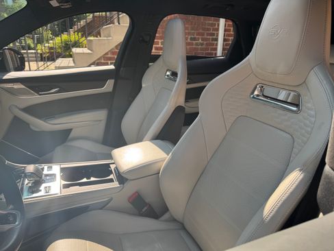 Used 2024 Jaguar F-PACE SVR image 20