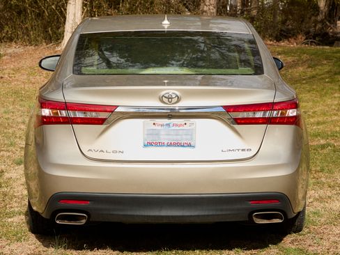 Used 2013 Toyota Avalon Limited image 5