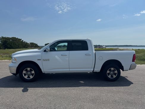 Used 2018 RAM 1500 Classic SLT AWD/4WD image 2