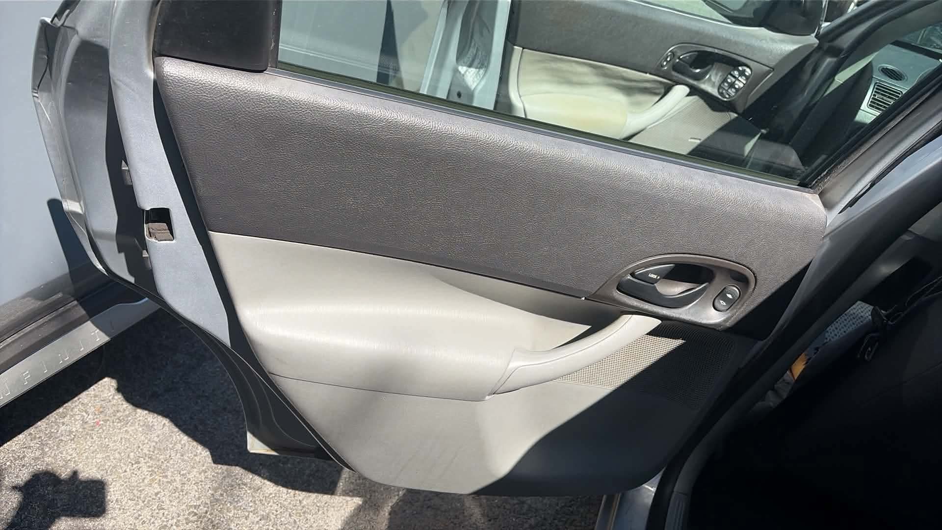 Used 2007 Ford Focus SES FWD image 12
