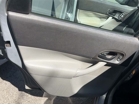 Used 2007 Ford Focus SES FWD image 12