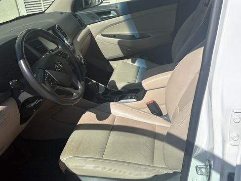 Used 2017 Hyundai Tucson Limited image 6