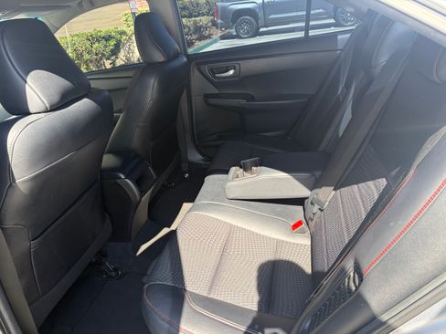 Used 2015 Toyota Camry SE w/ Moonroof Package FWD image 14