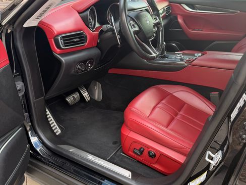 Used 2017 Maserati Levante S image 31