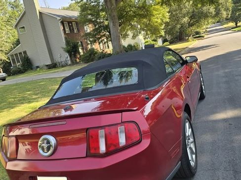 Used 2010 Ford Mustang Convertible image 11
