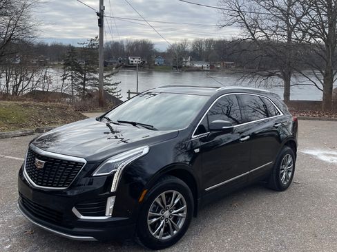 Used 2021 Cadillac XT5 Premium Luxury image 2