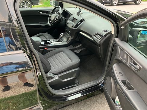 Used 2017 Ford Edge SE FWD image 2