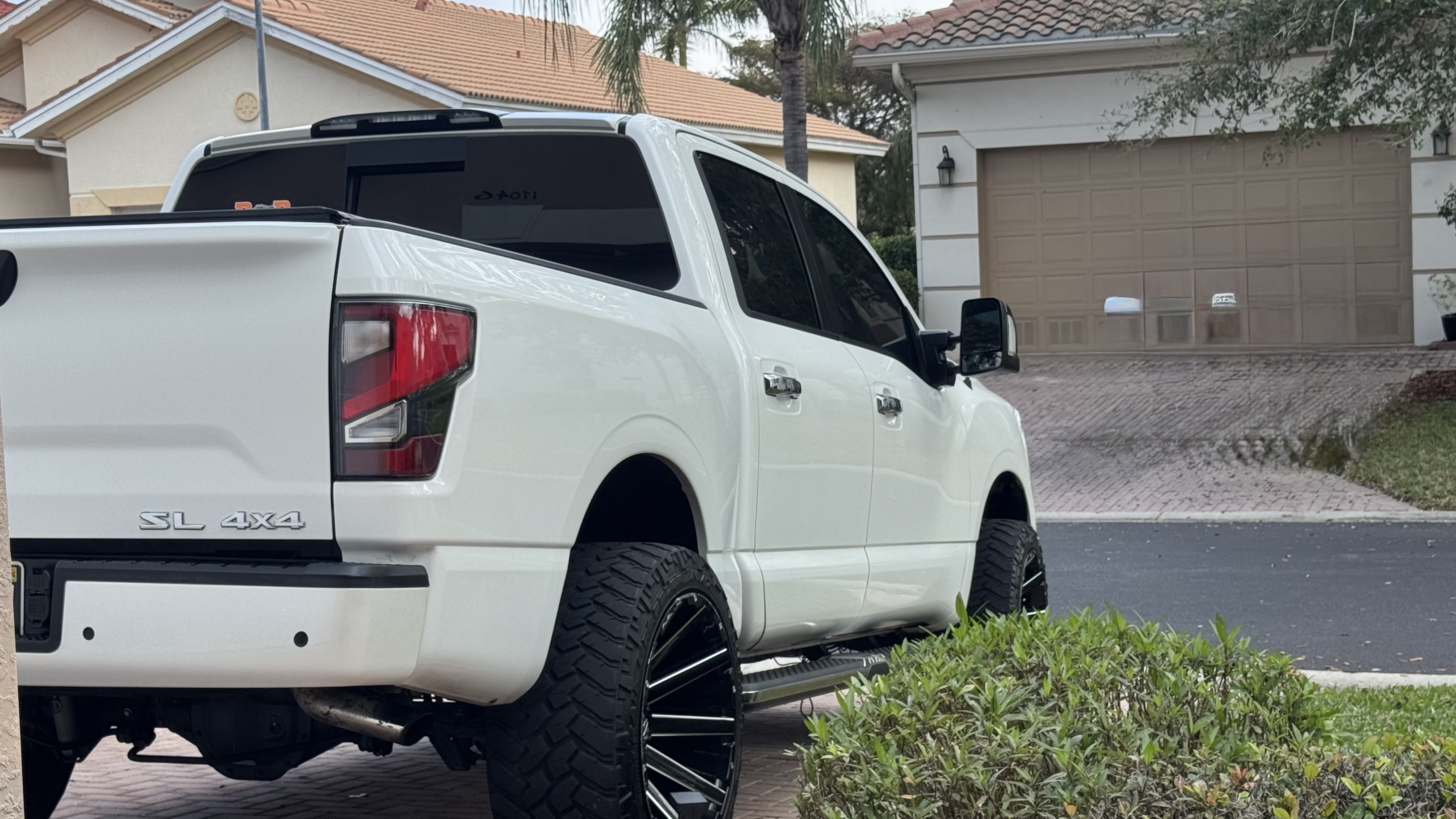 Used 2020 Nissan Titan SL w/ Moonroof Package AWD/4WD image 32