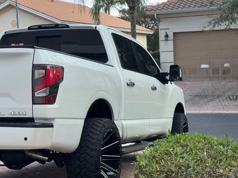 Used 2020 Nissan Titan SL w/ Moonroof Package AWD/4WD image 32