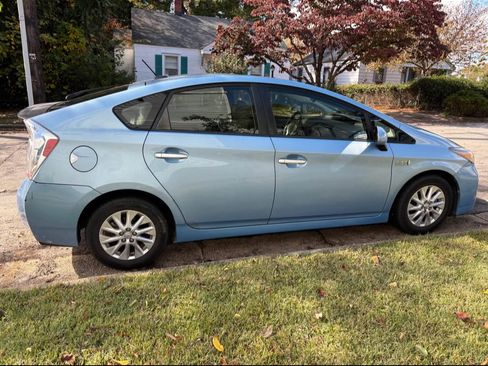 Used 2012 Toyota Prius Plug-In Hybrid image 5
