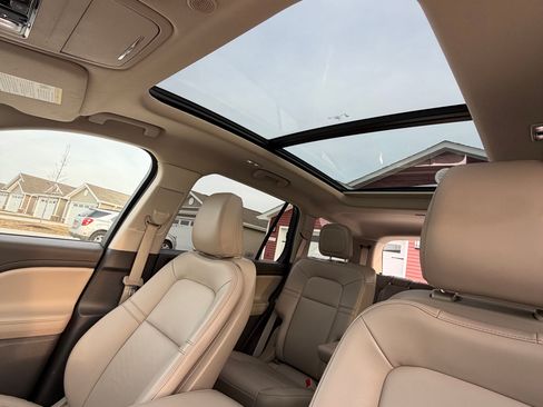 Used 2023 Lincoln Aviator AWD w/ Premium Package image 12