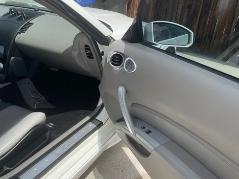 Used 2006 Nissan 350Z Touring w/ (N93) Cargo Convenience Pkg RWD image 11