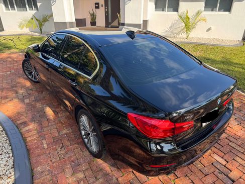 Used 2018 BMW 530i xDrive w/ Premium Package image 9