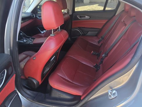 Used 2018 Alfa Romeo Giulia image 15
