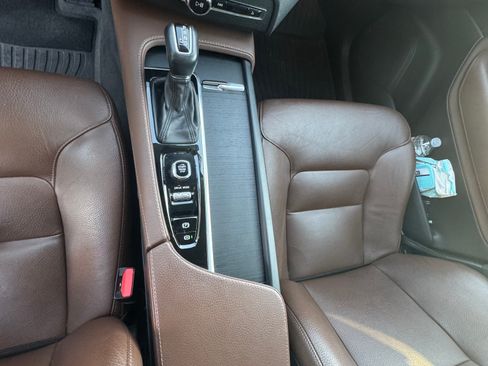 Used 2020 Volvo XC90 T6 Momentum image 8