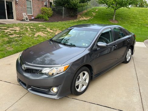 Used 2014 Toyota Camry SE FWD image 1