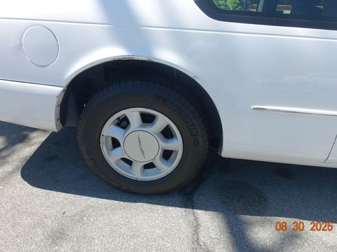 Used 1995 Ford Thunderbird LX image 5