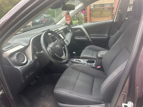 Used 2017 Toyota RAV4 XLE FWD image 4