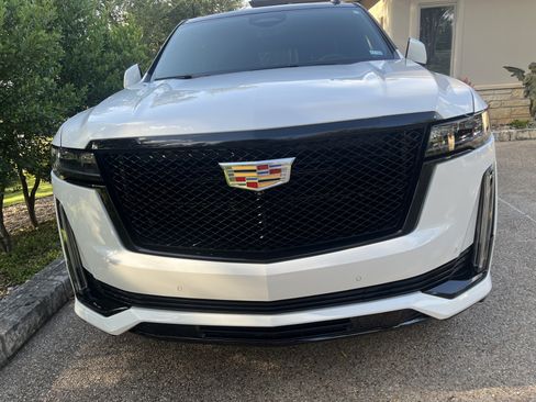 Used 2023 Cadillac Escalade Sport w/ LPO, ONYX Package AWD/4WD image 4