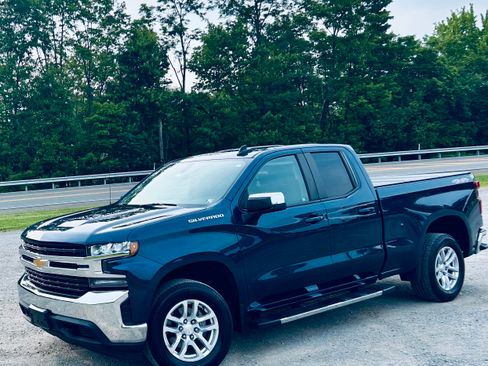 Used 2022 Chevrolet Silverado 1500 LT AWD/4WD image 17