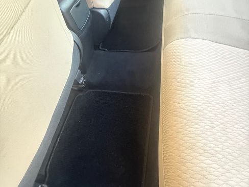 Used 2015 Toyota Corolla LE image 25