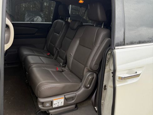 Used 2015 Honda Odyssey Touring image 4
