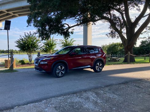 Used 2023 Nissan Rogue SL w/ SL Premium Package AWD/4WD image 2