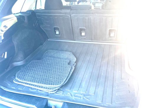 Used 2017 Subaru Outback 2.5i Premium image 11