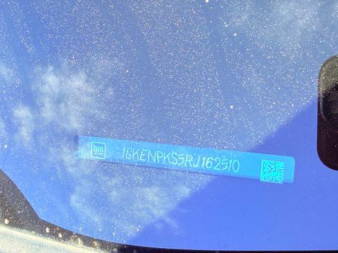 Used 2024 GMC Acadia AT4 w/ Luxury Package image 17