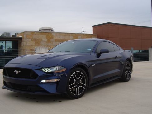 Used 2019 Ford Mustang GT image 4