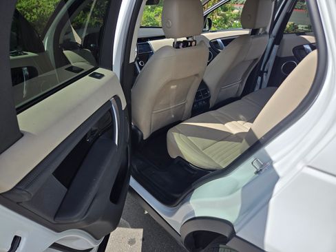 Used 2021 Land Rover Discovery Sport S image 13