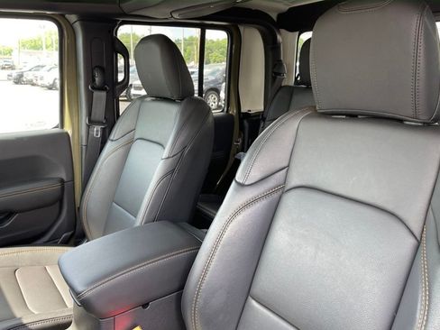 Used 2025 Jeep Gladiator Sport AWD/4WD image 8