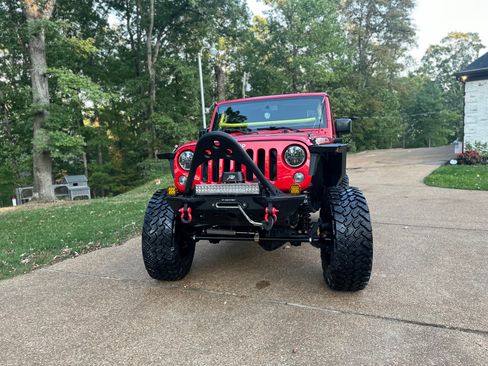 Used 2014 Jeep Wrangler Unlimited Rubicon w/ Max Tow Package AWD/4WD image 4