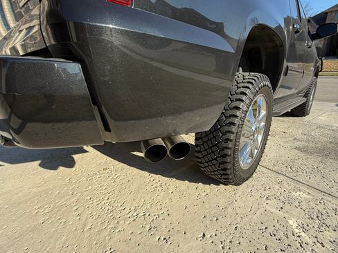 Used 2010 Chevrolet Avalanche LT w/ Luxury Package image 20