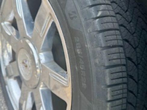 Used 2010 Cadillac Escalade Luxury image 17