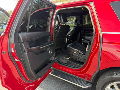 Used 2021 Ford Expedition Max XLT image 13