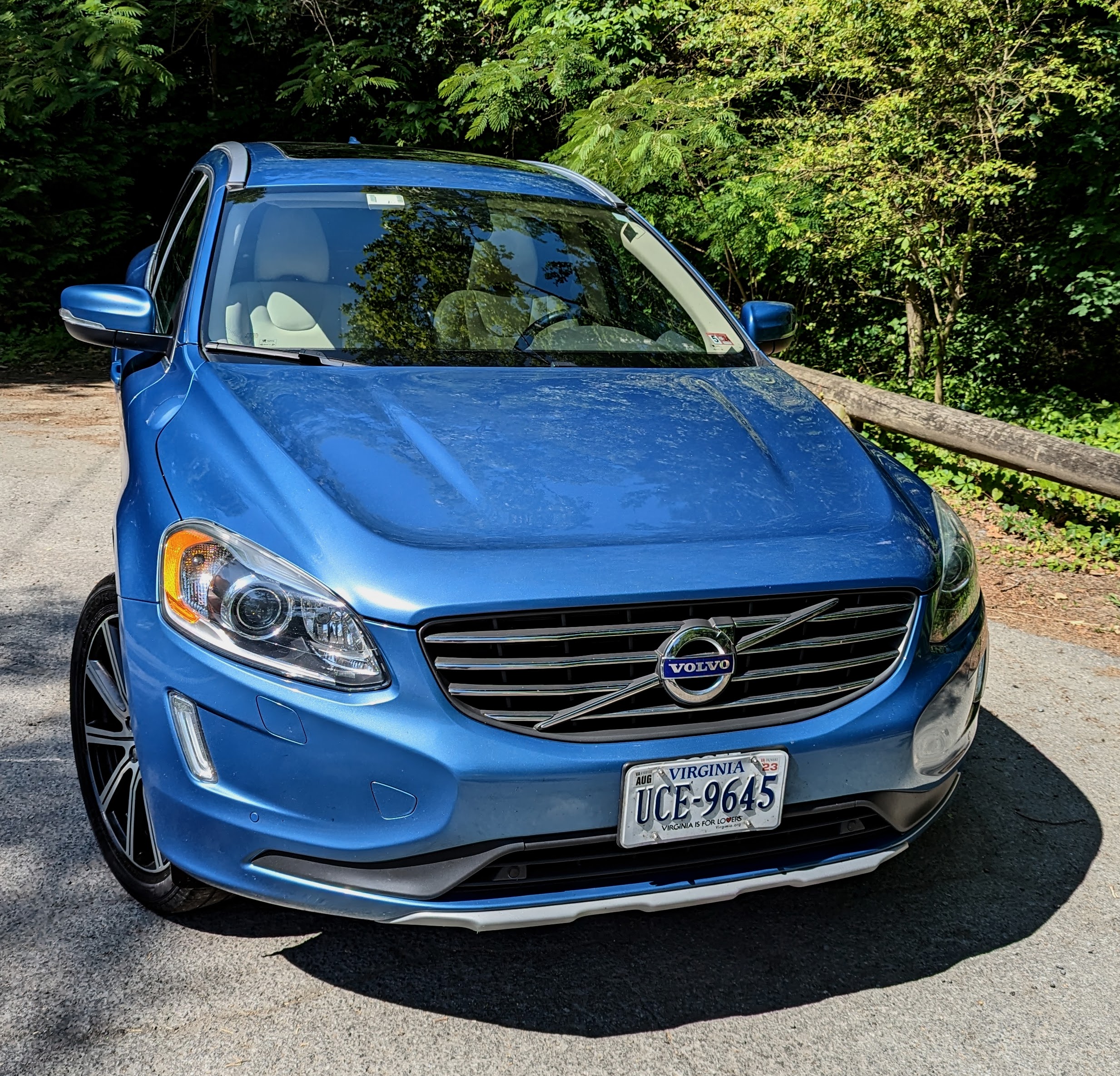 Used 2017 Volvo XC60 T6 Inscription w/ Climate Package AWD/4WD image 2