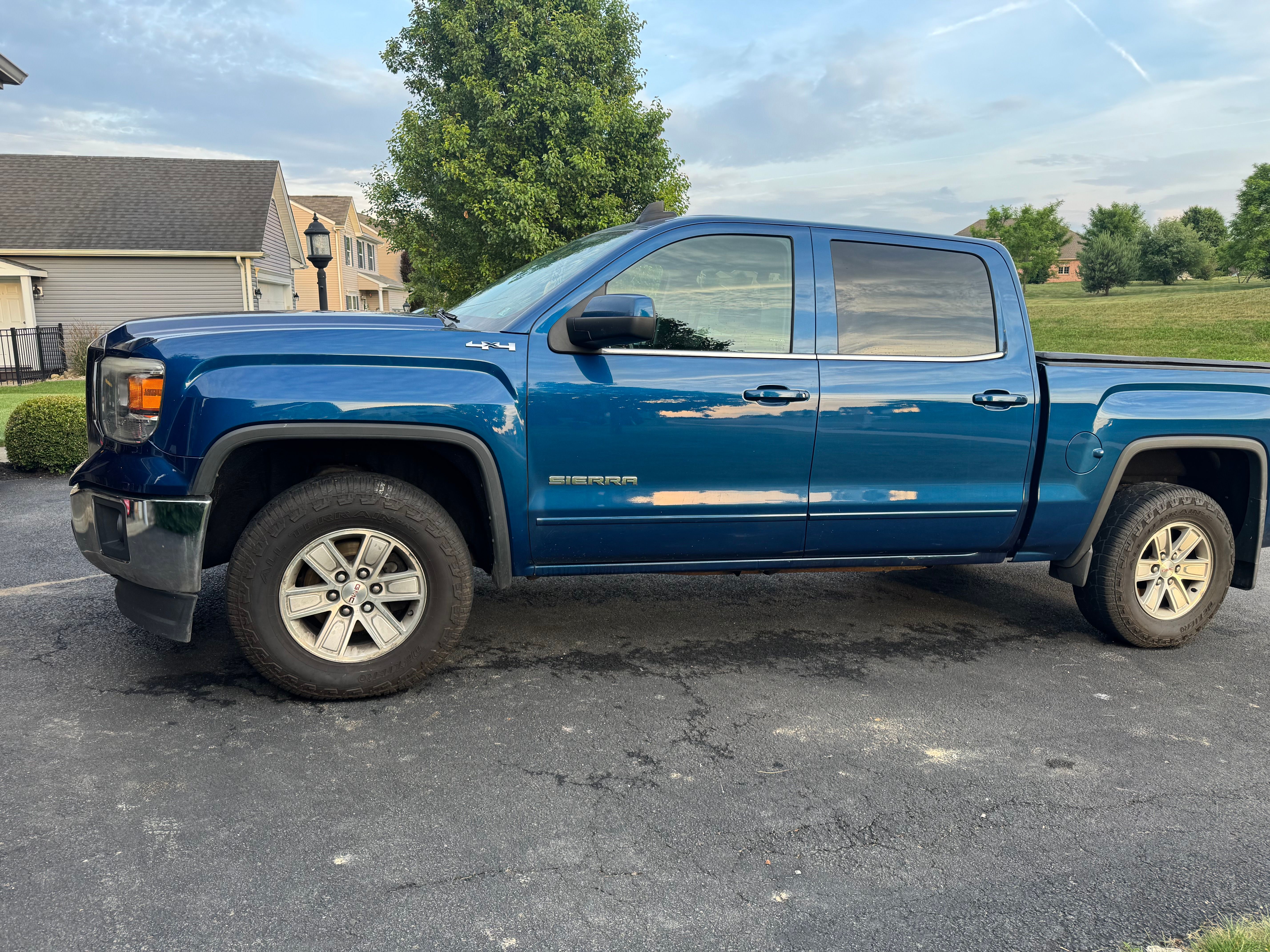 Used 2015 GMC Sierra 1500 SLE w/ SLE Value Package AWD/4WD image 1