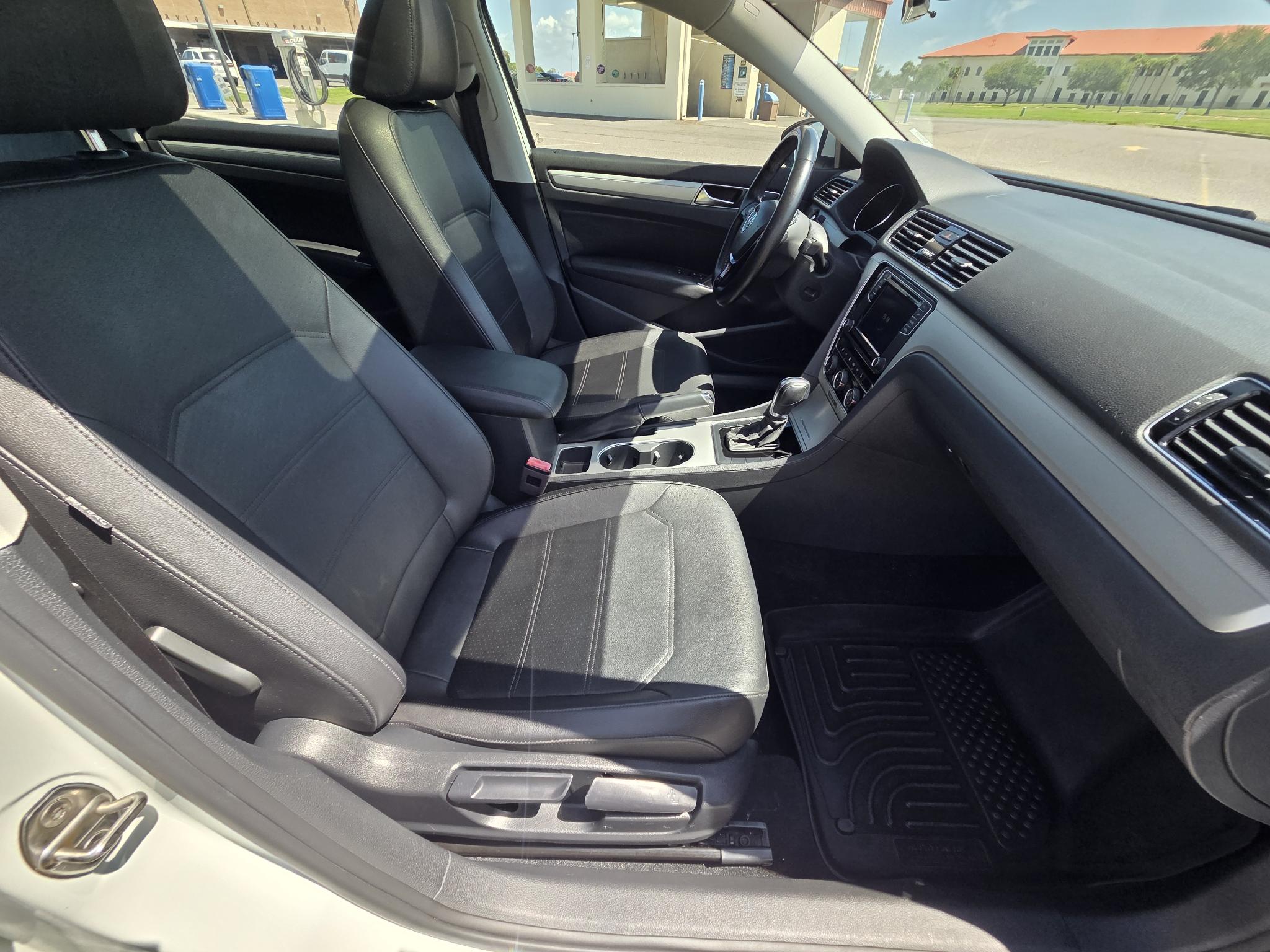 Used 2019 Volkswagen Passat 2.0T Wolfsburg FWD image 17