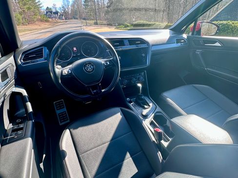 Used 2018 Volkswagen Tiguan SEL w/ R-Line Package image 18