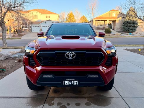 Used 2025 Toyota Tacoma TRD Sport image 2