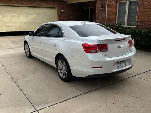 Used 2016 Chevrolet Malibu LT image 2