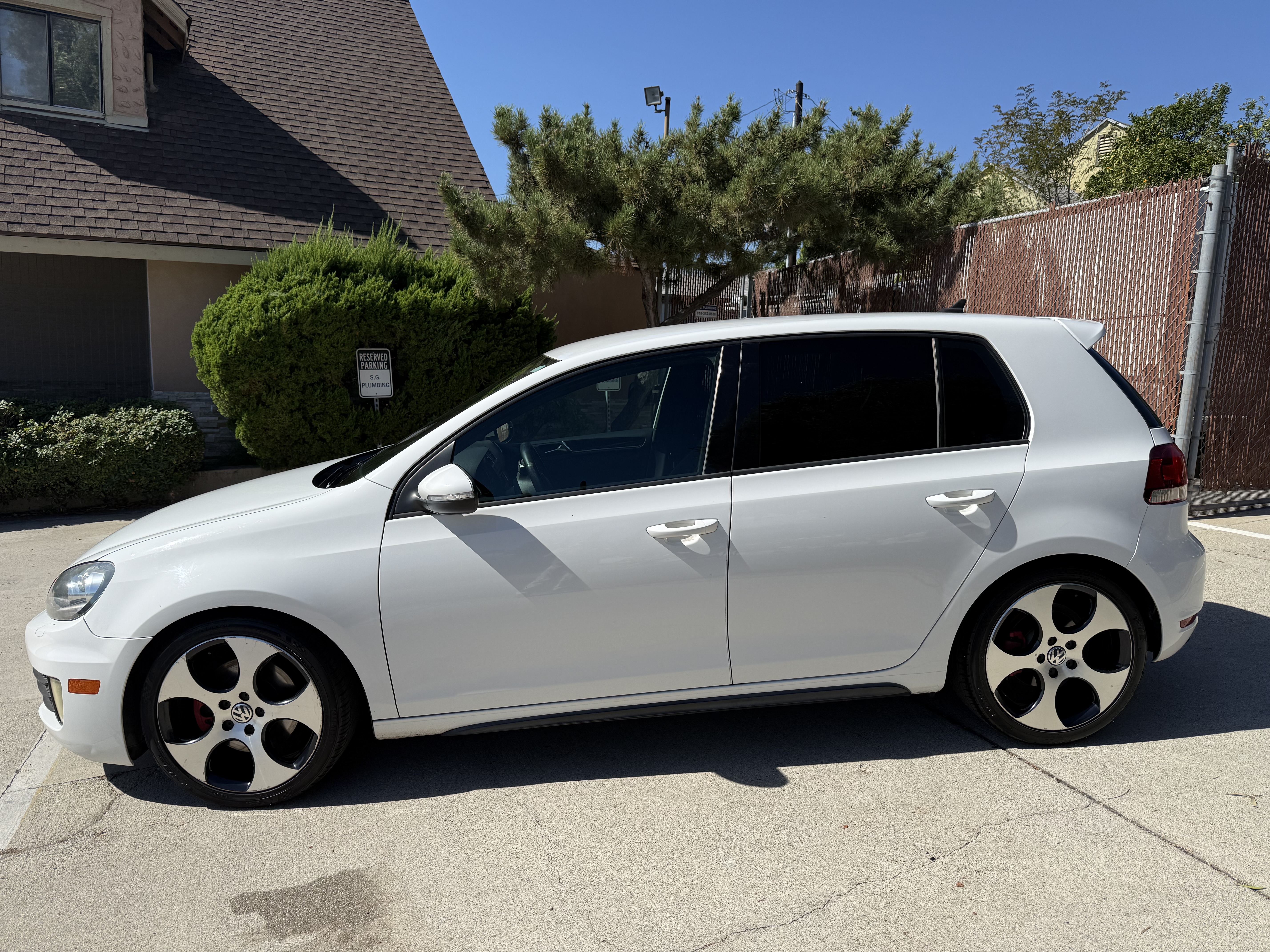 Used 2013 Volkswagen Golf 4-Door FWD image 4