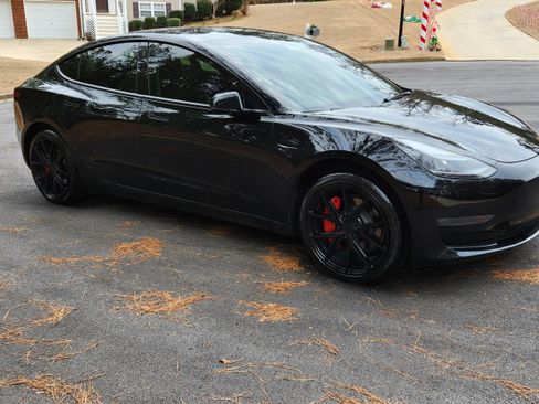 Used 2023 Tesla Model 3 Standard Range image 1