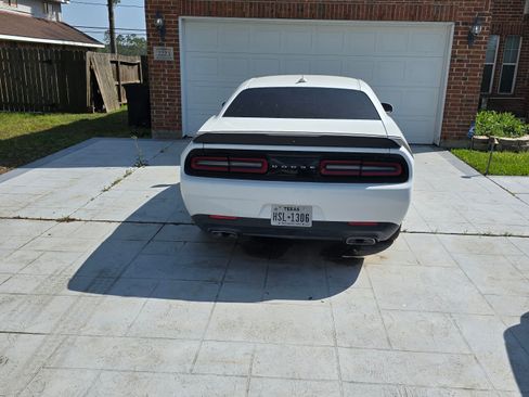 Used 2015 Dodge Challenger R/T Scat Pack w/ Scat Pack Stripe Group image 16