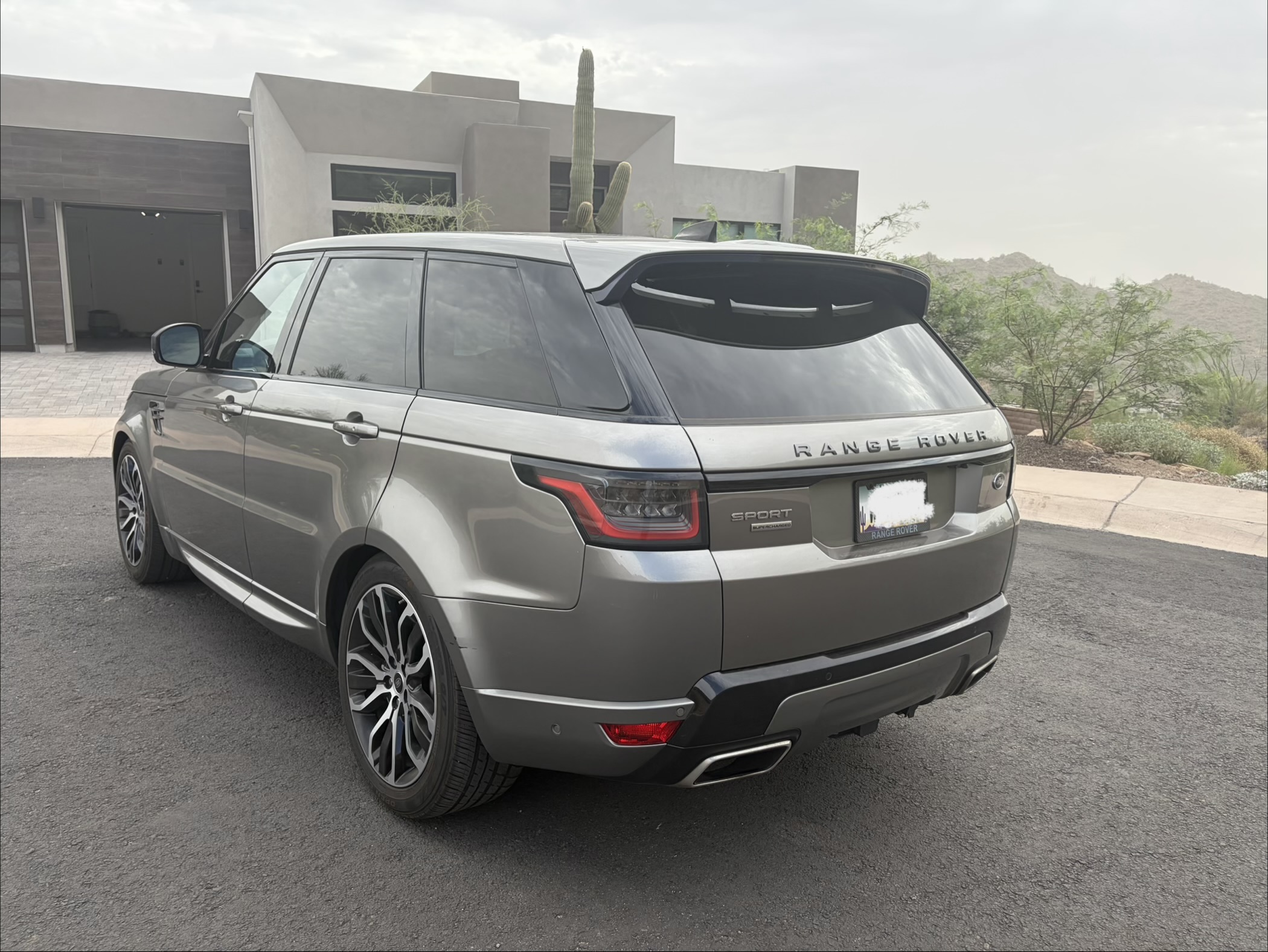 Used 2019 Land Rover Range Rover Sport Supercharged AWD/4WD image 4